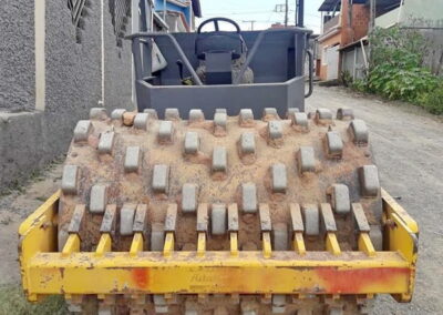 Locação e aluguel de máquinas e caminhões