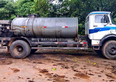 Locação e aluguel de máquinas e caminhões