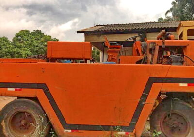 Locação e aluguel de máquinas e caminhões