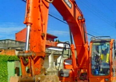 Locação e aluguel de máquinas e caminhões